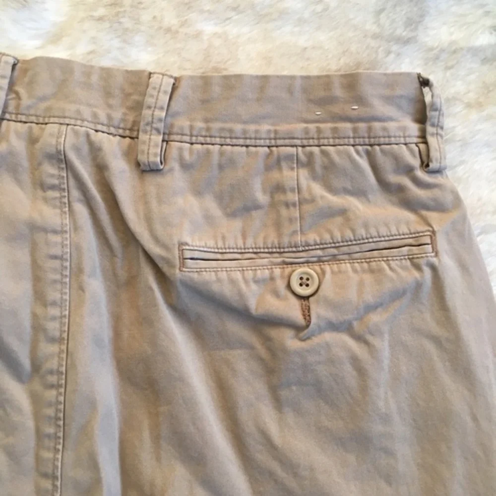 J. Crew Factory // Classic Khaki Shorts size 30 my1
